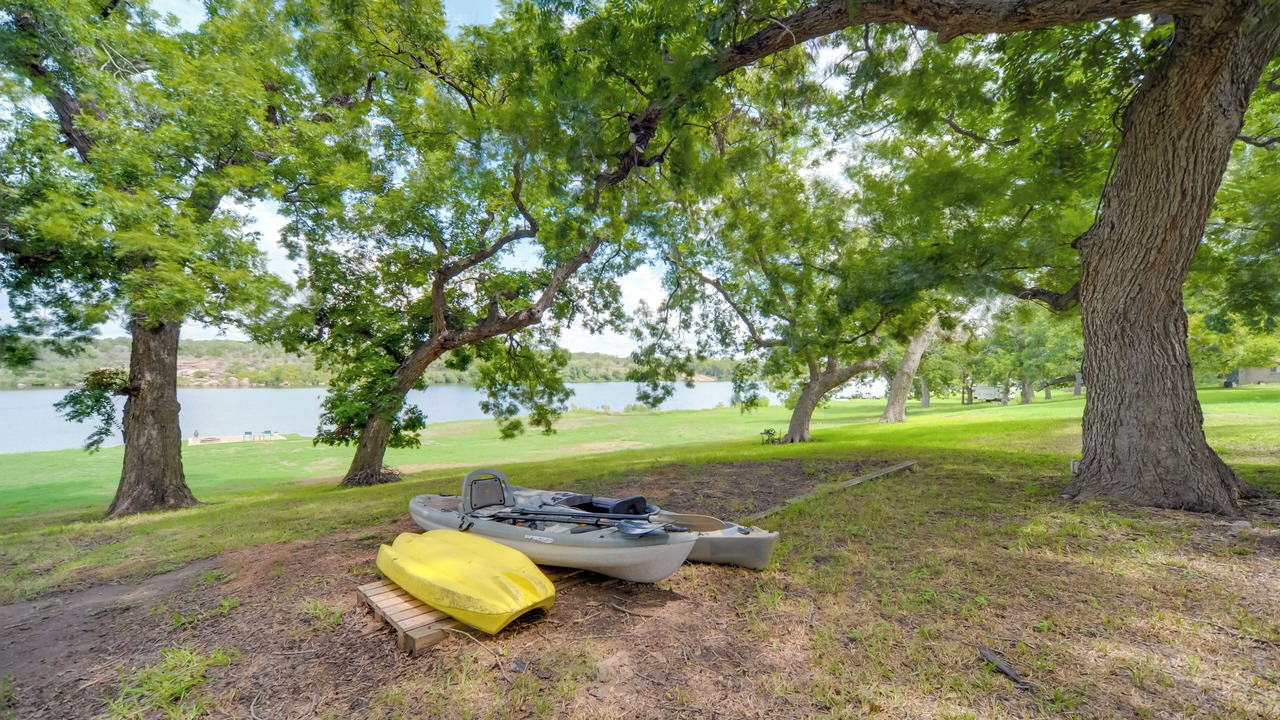 Photo of Others in Cottonwood Shores
