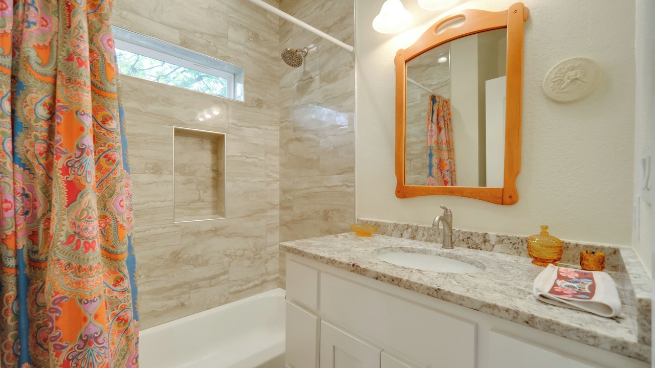 Photo of Bathroom in Cottonwood Shores