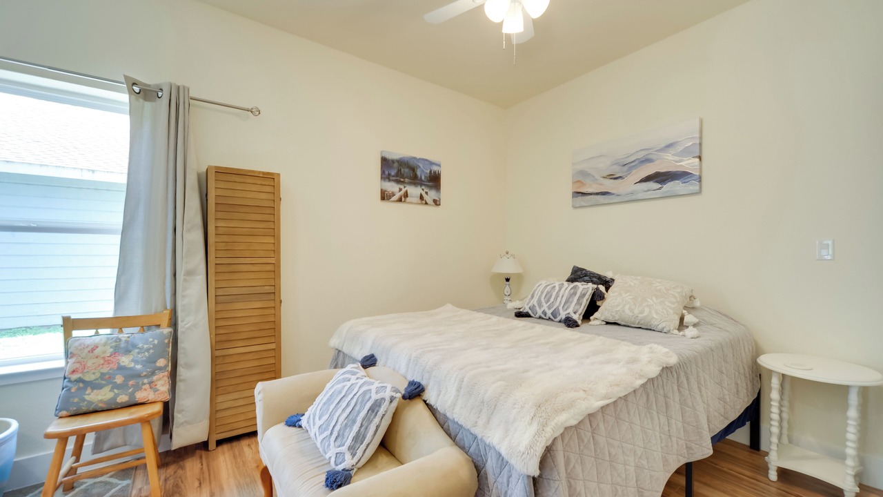 Photo of Bedroom in Cottonwood Shores