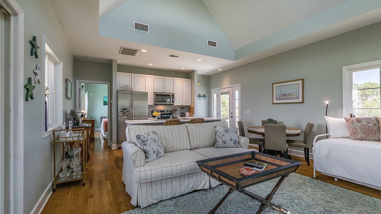 Photo of Livingroom in Oceanmarsh Subdivision