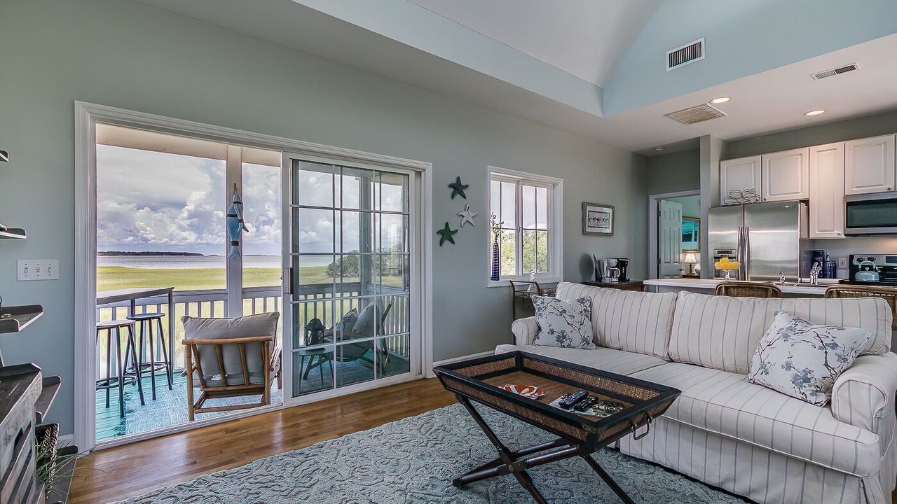 Photo of Livingroom in Oceanmarsh Subdivision