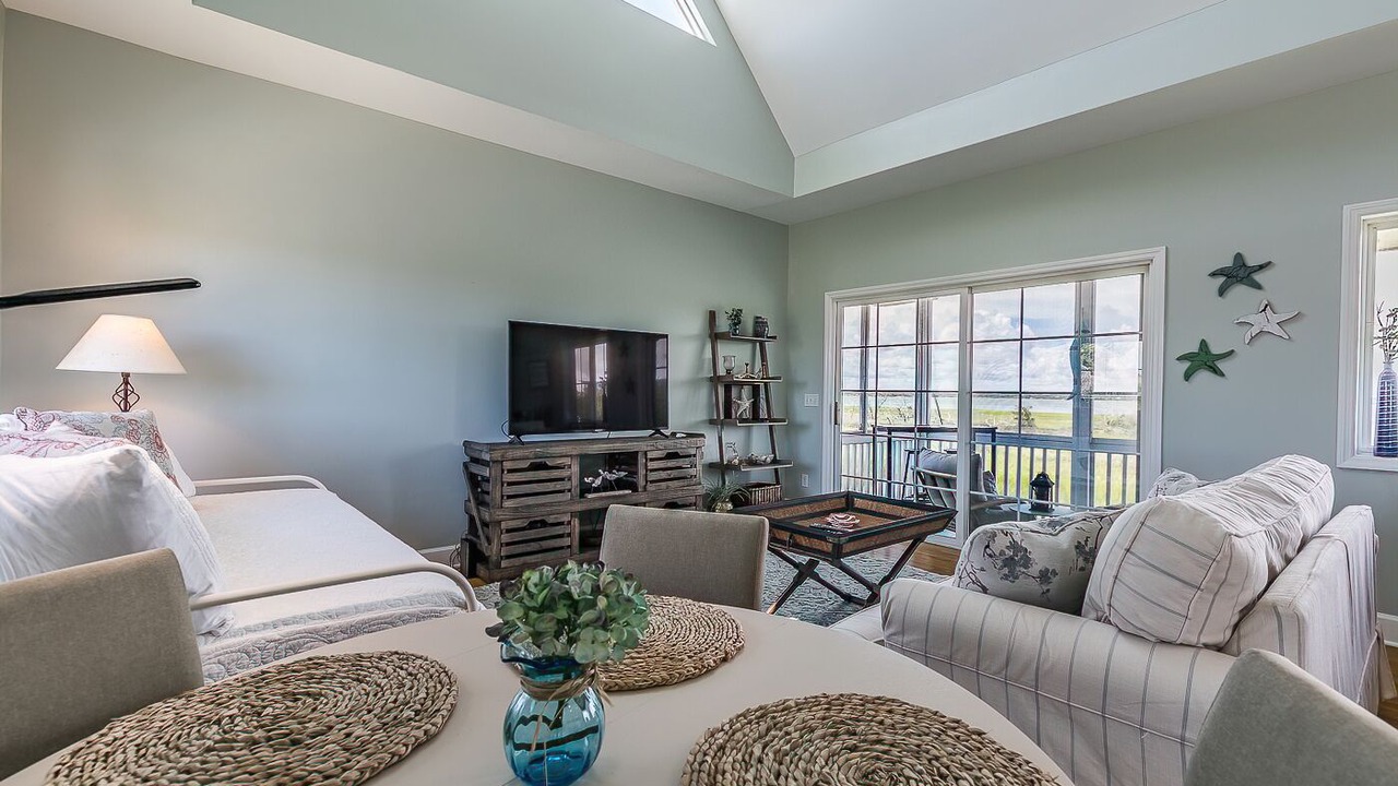 Photo of Livingroom in Oceanmarsh Subdivision