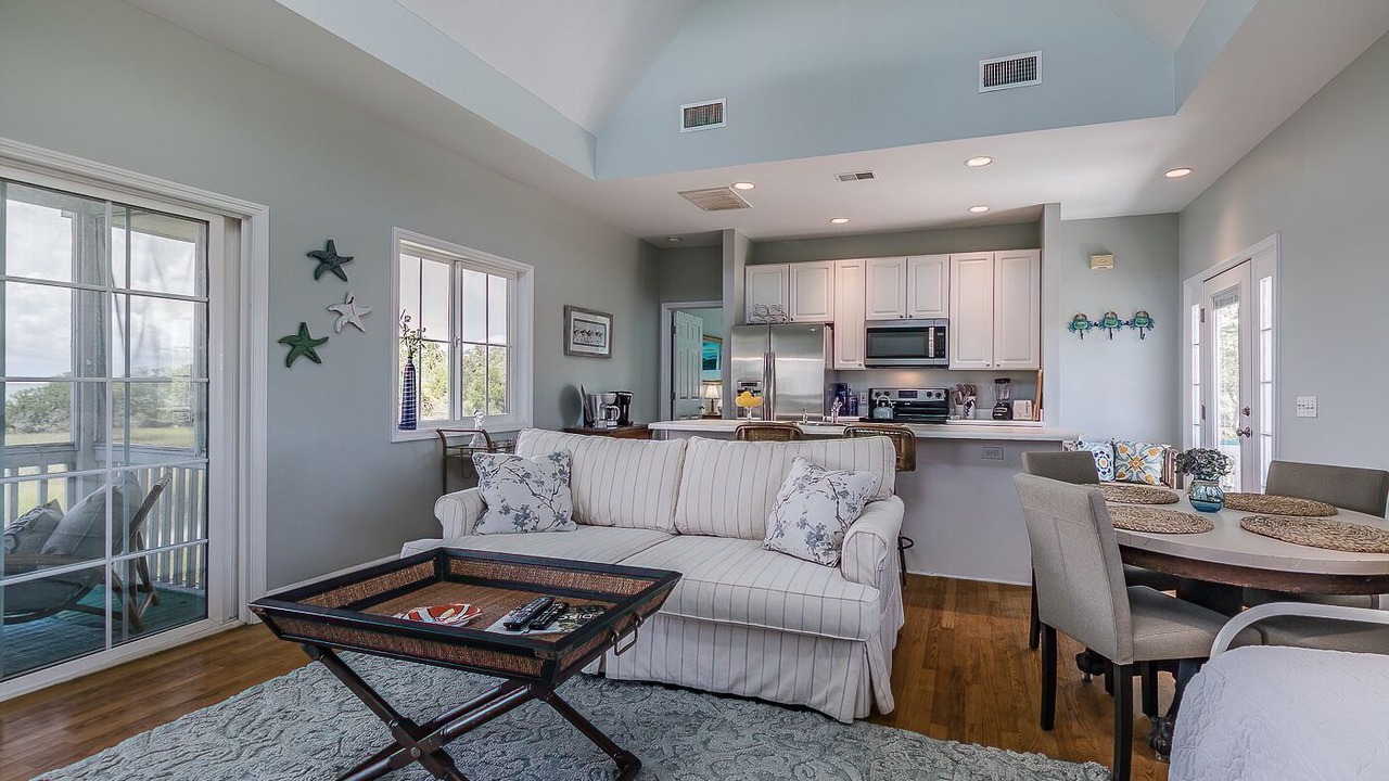 Photo of Livingroom in Oceanmarsh Subdivision