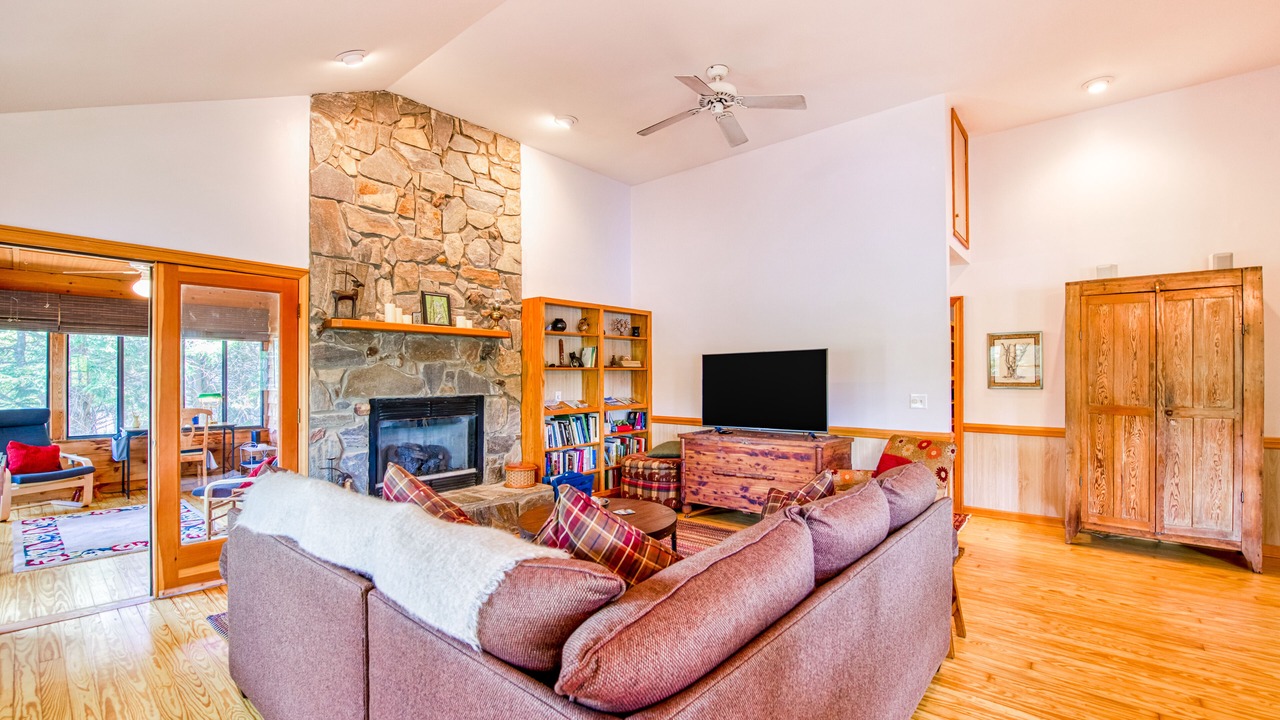 Photo of Livingroom in Lake Junaluska