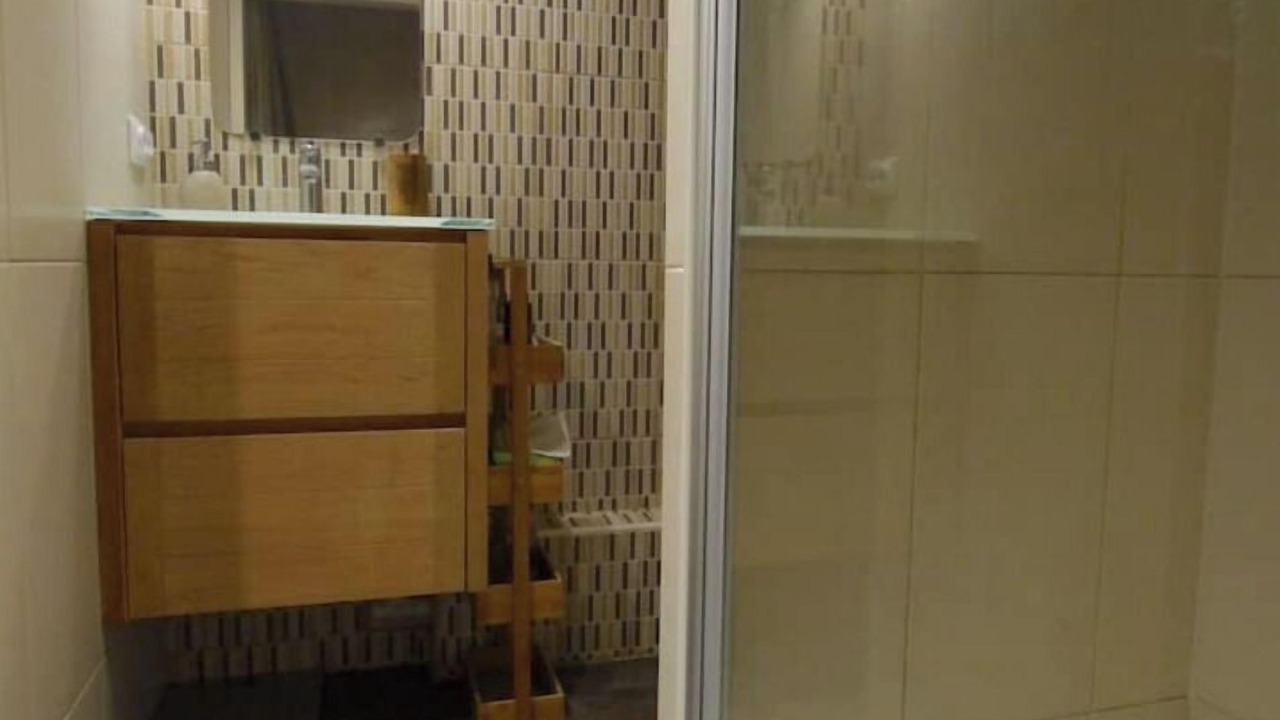 Photo of Bathroom in Combat