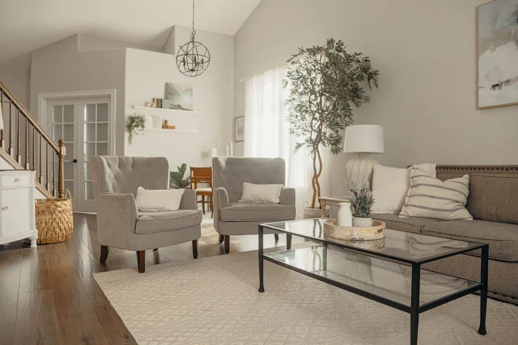 Photo of Livingroom in Five Corners