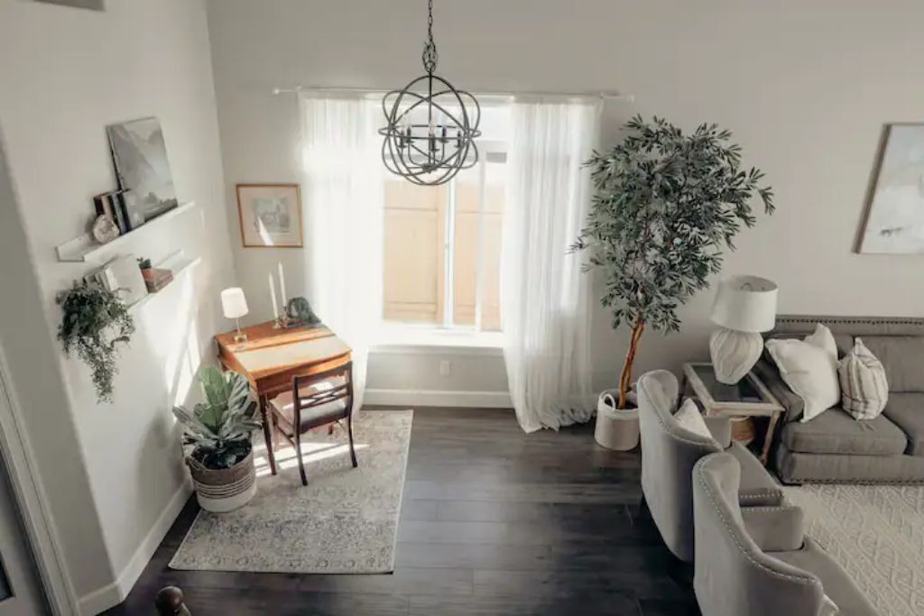 Photo of Livingroom in Five Corners