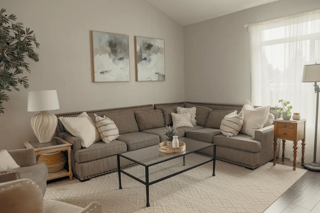 Photo of Livingroom in Five Corners