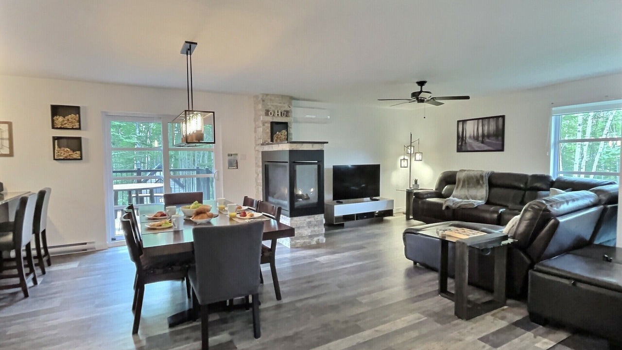 Photo of Livingroom in Petite-Riviere-Saint-Francois