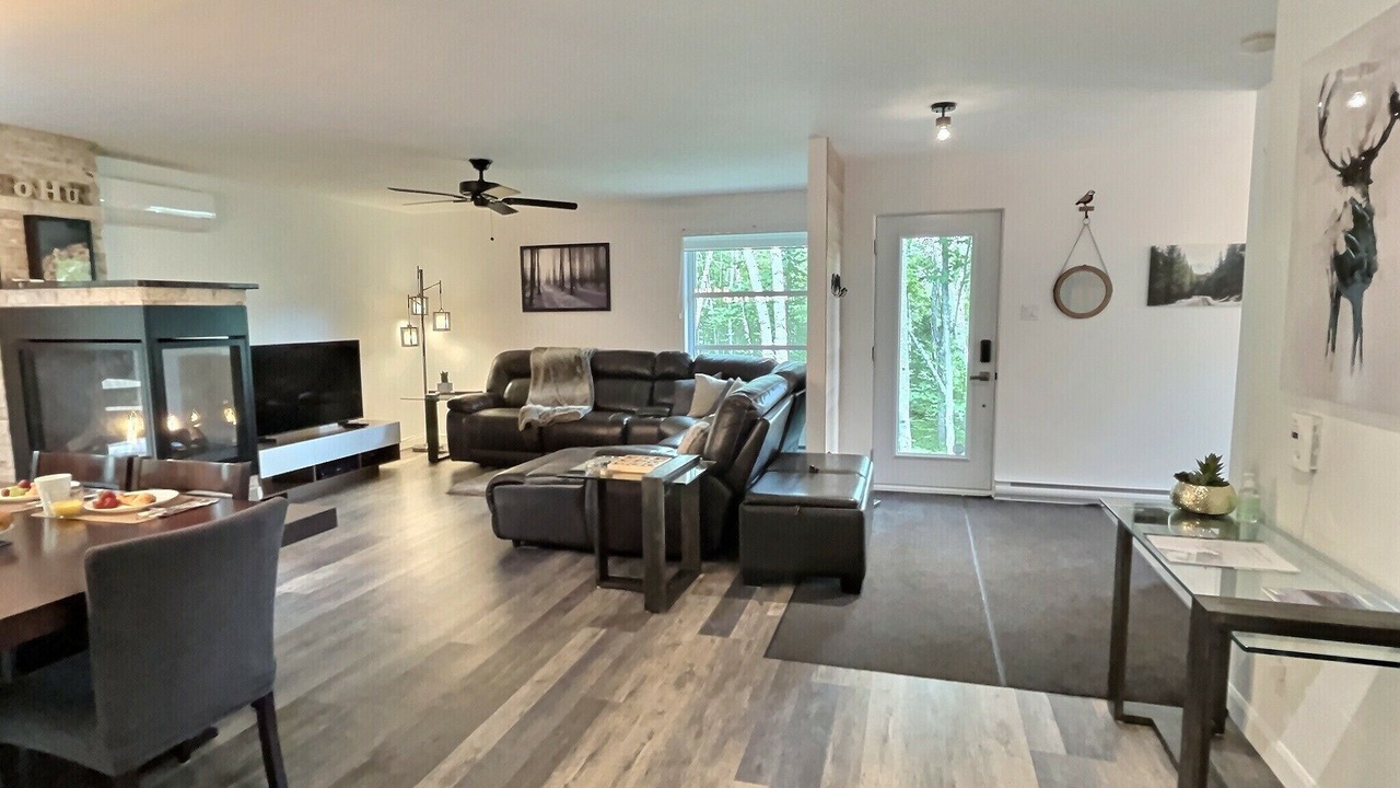 Photo of Livingroom in Petite-Riviere-Saint-Francois