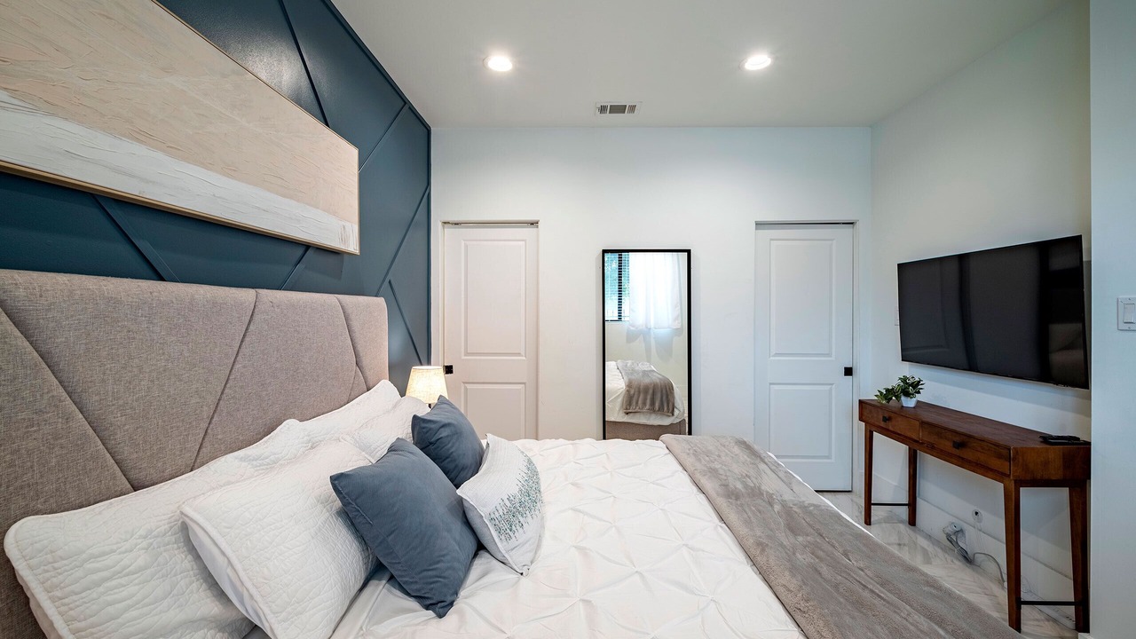 Photo of Bedroom in Midtown