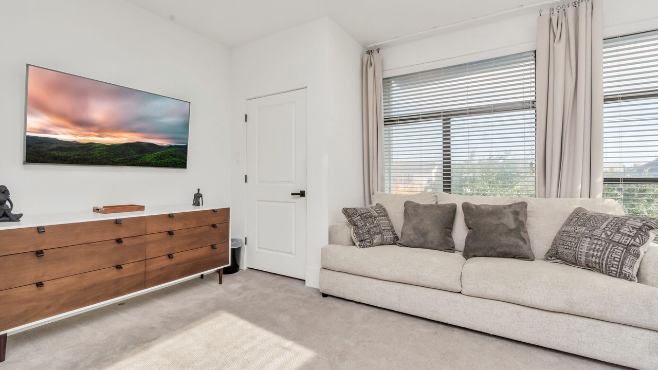 Photo of Livingroom in Midtown