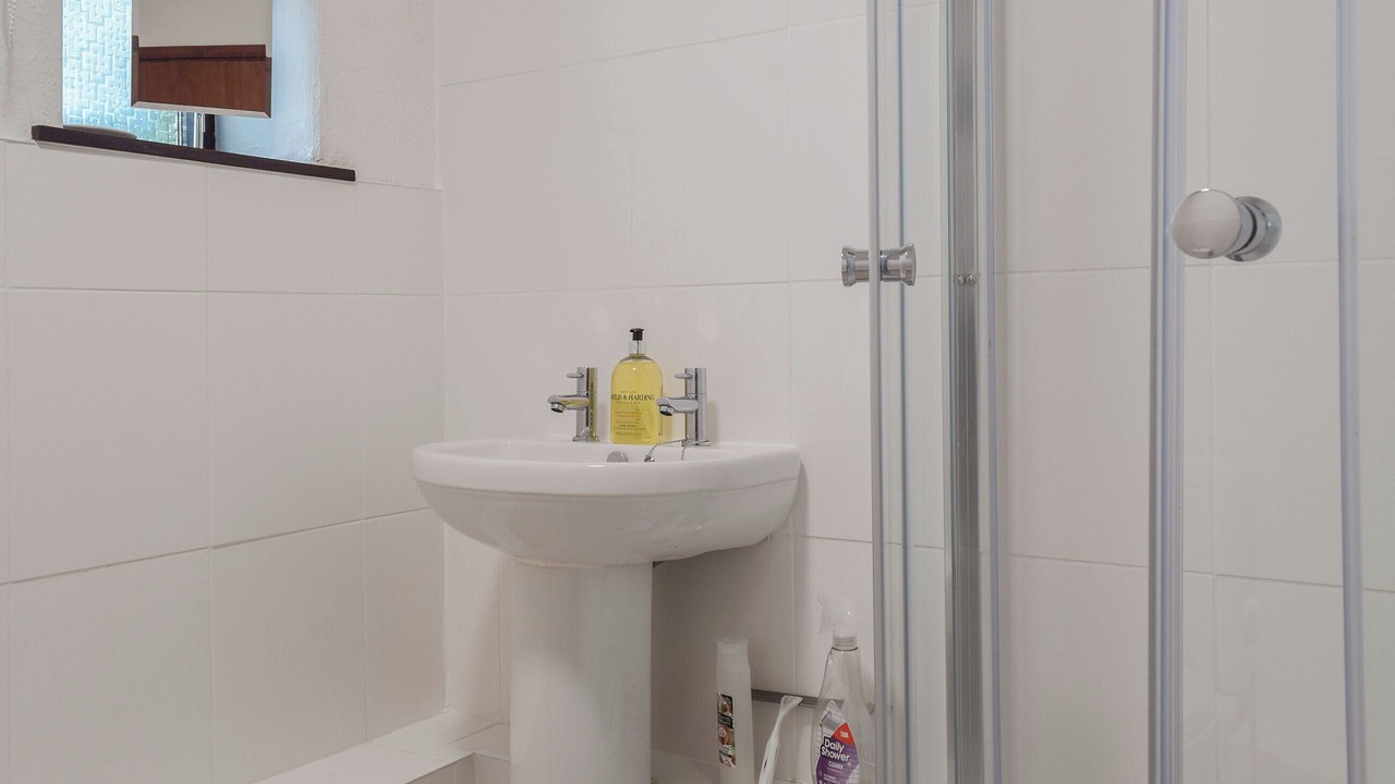 Photo of Bedroom in Sibford Gower