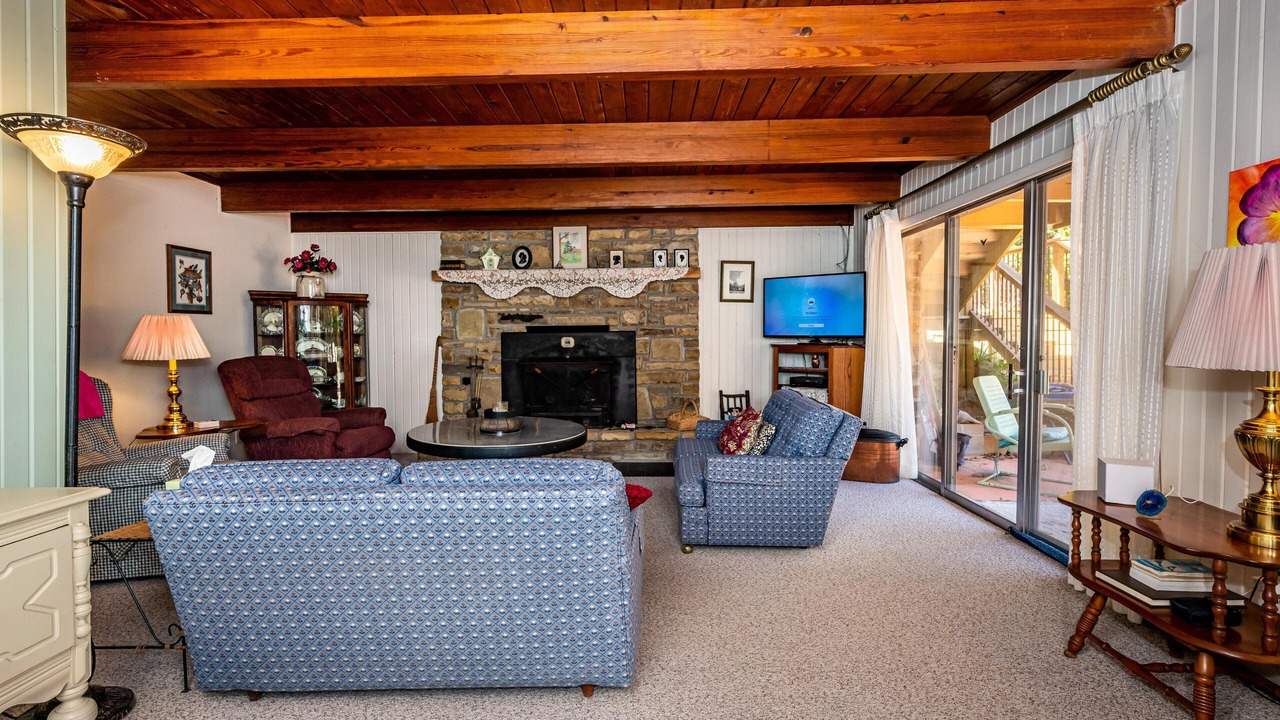 Photo of Livingroom in Helmsburg