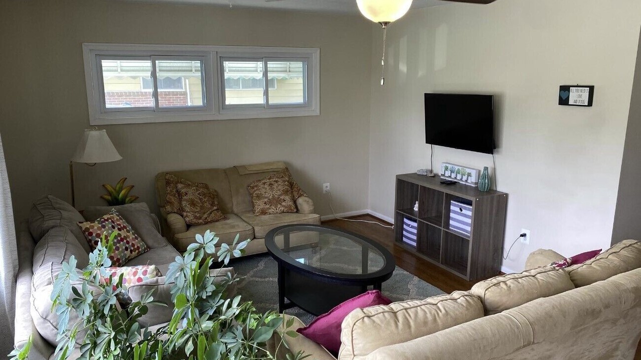 Photo of Livingroom in Bayview