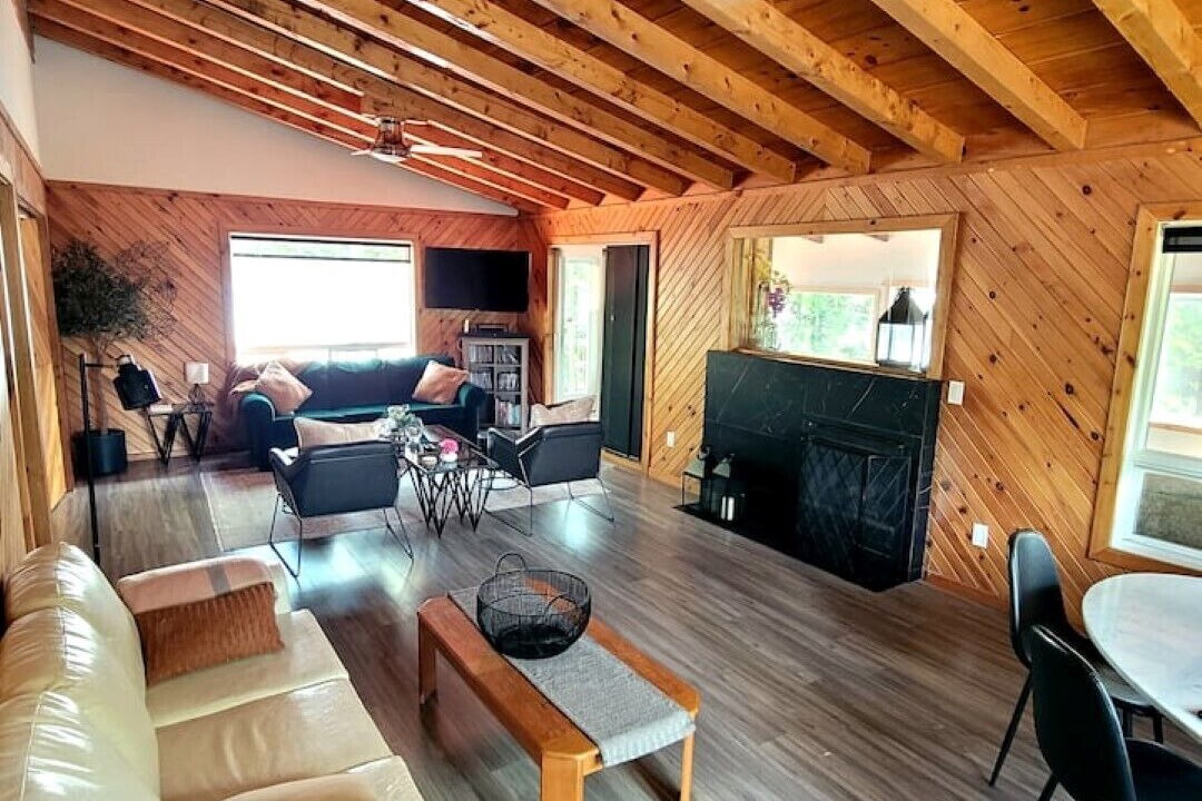 Photo of Livingroom in Tudor and Cashel