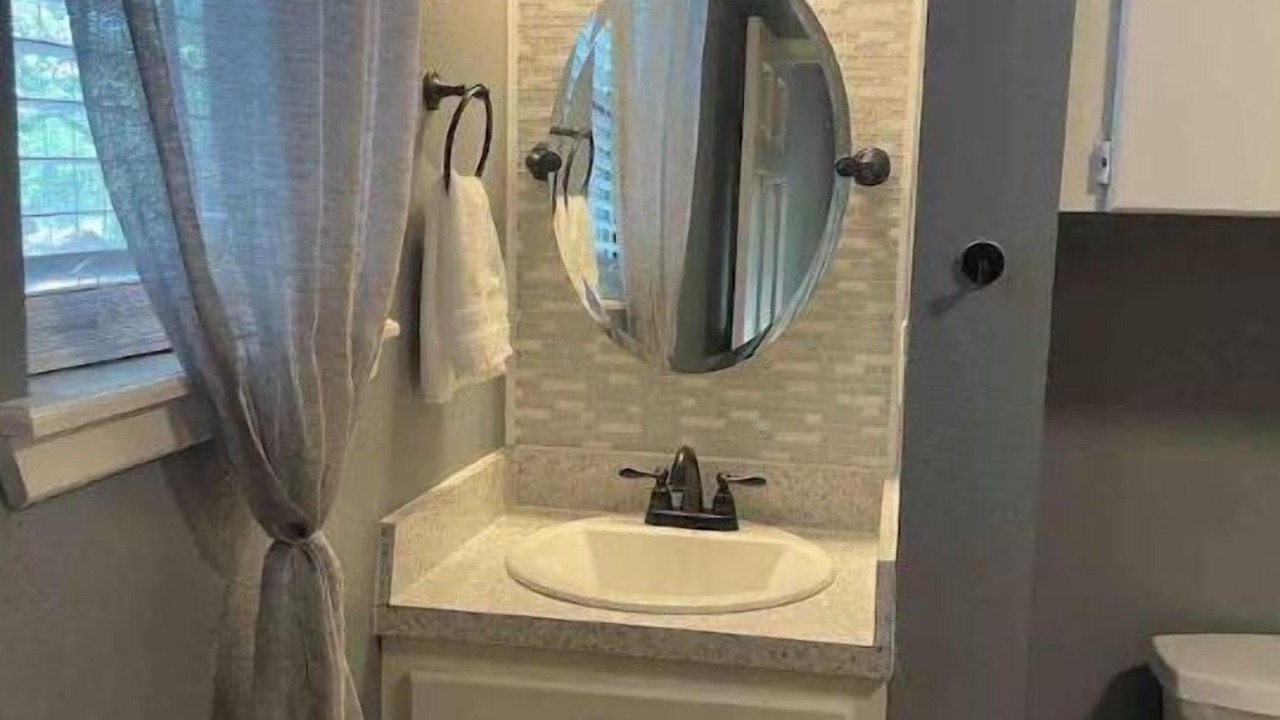 Photo of Bathroom in Pettit