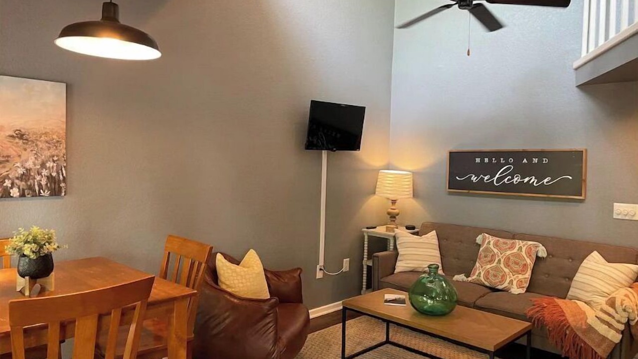 Photo of Livingroom in Pettit