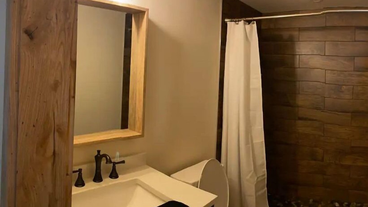 Photo of Bathroom in Vesuvius