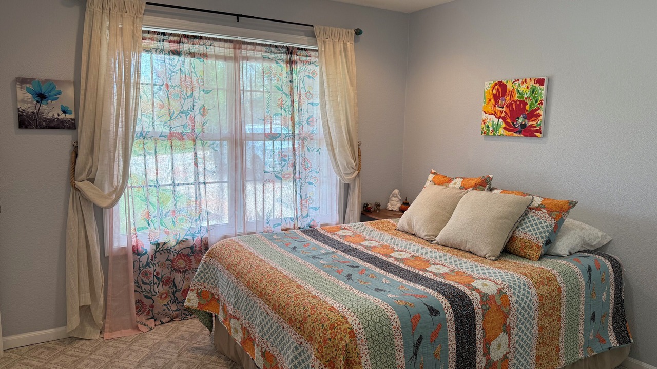 Photo of Bedroom in Camdenton