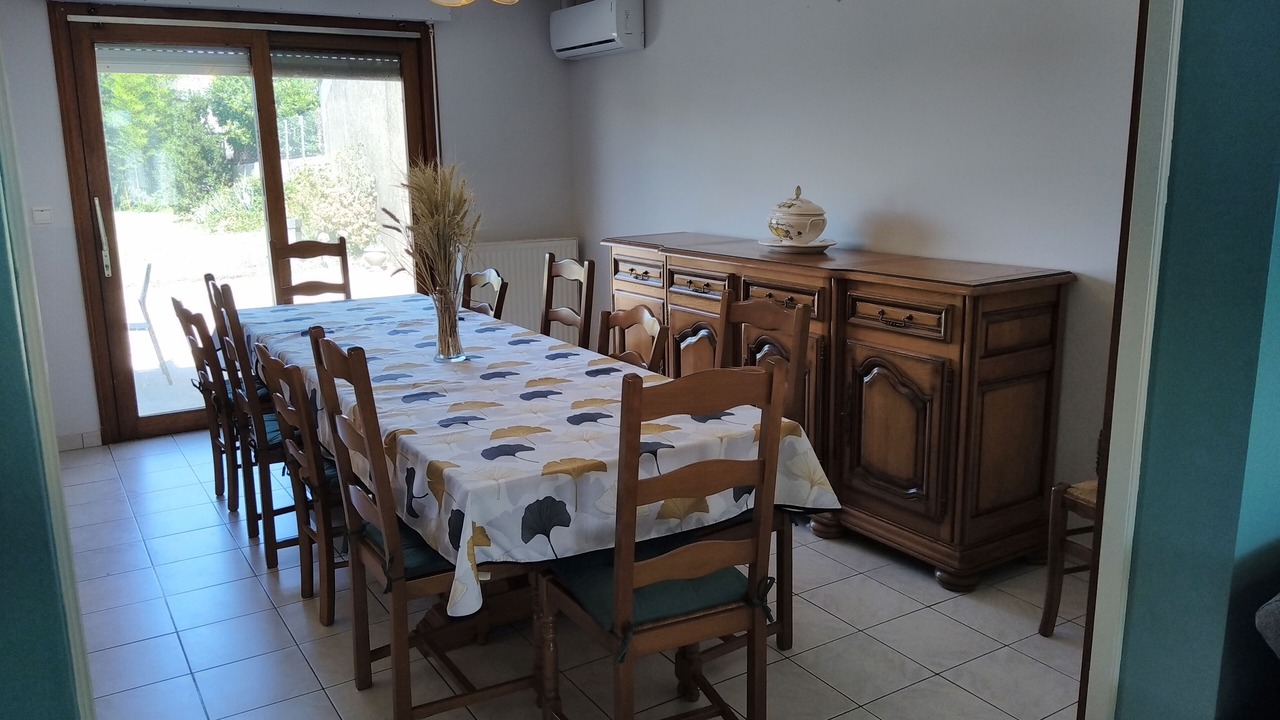 Photo of Others in Pons