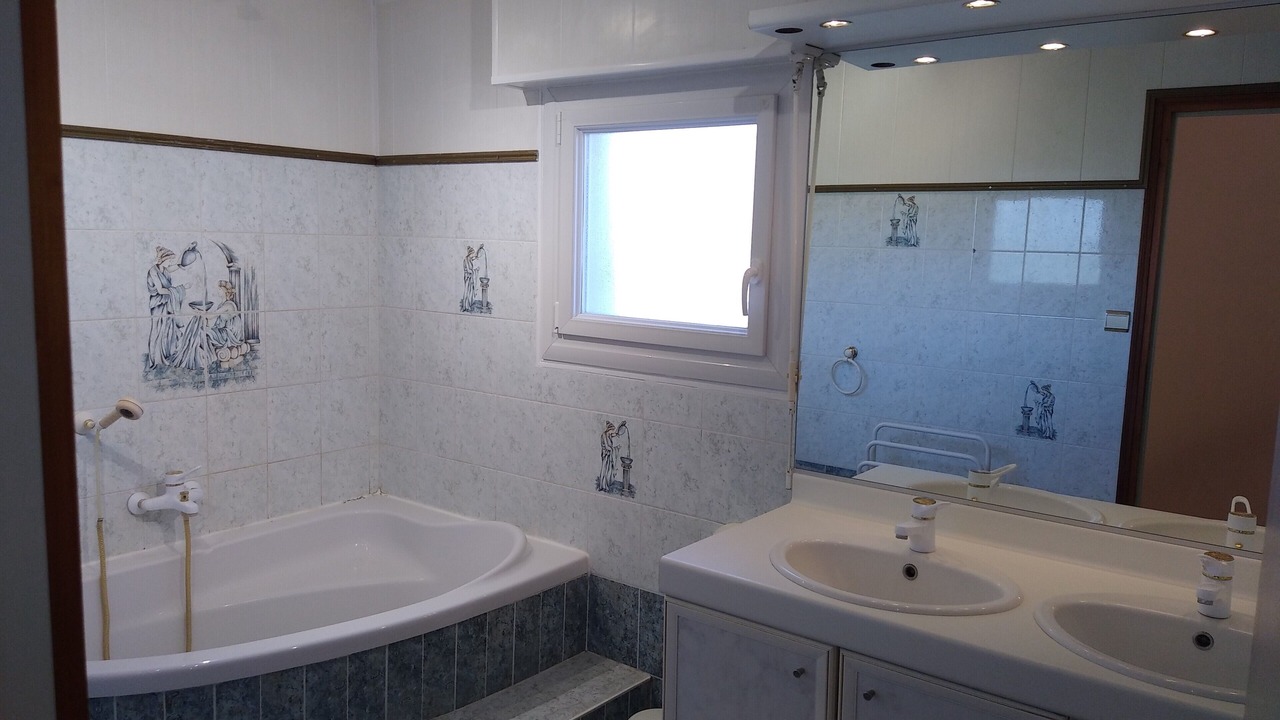 Photo of Bathroom in Pons