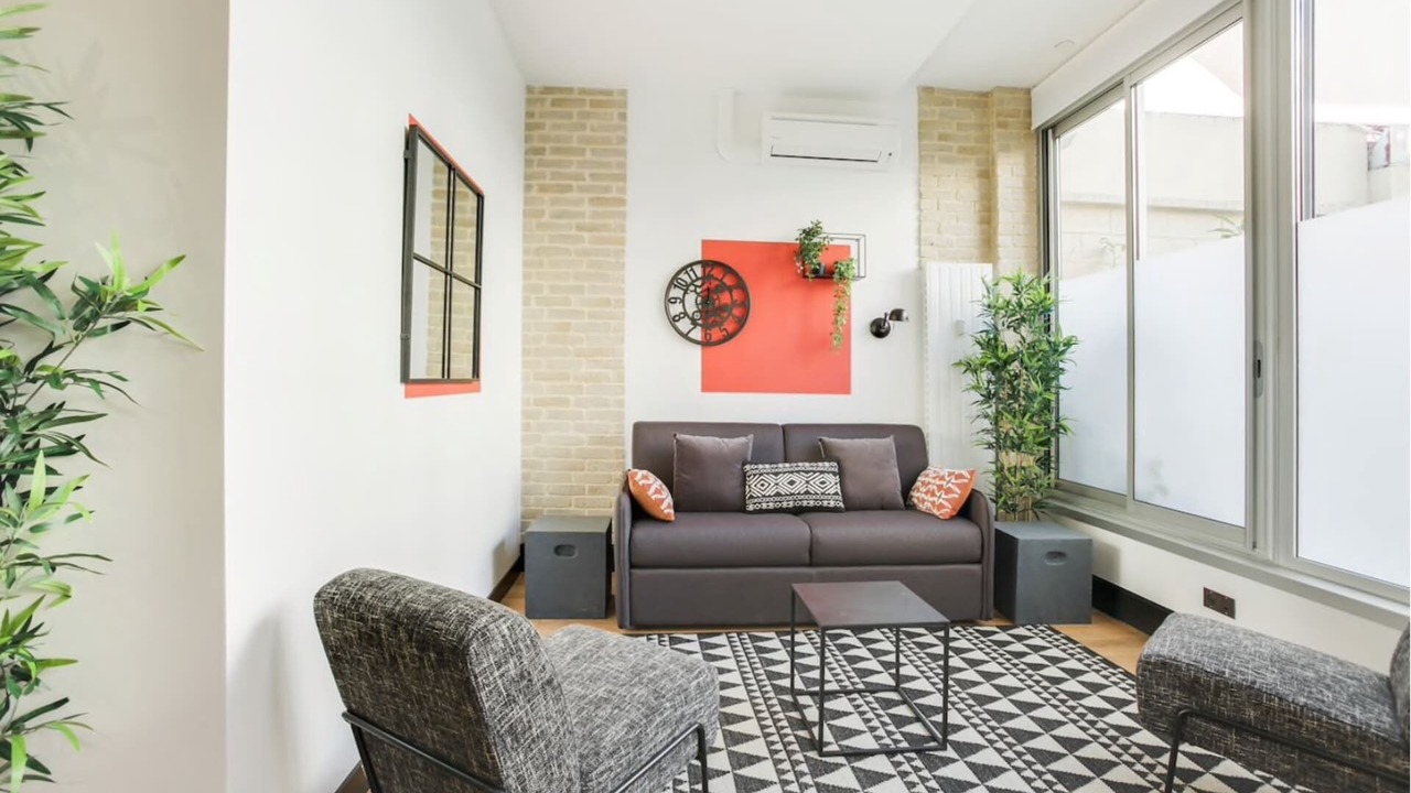 Photo of Livingroom in Republique–Point-du-Jour