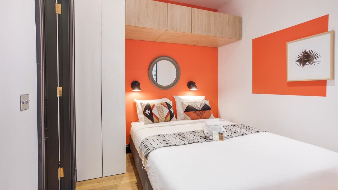 Photo of Bedroom in Republique–Point-du-Jour