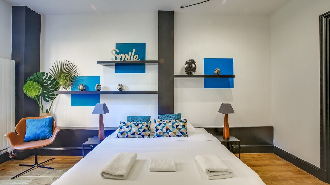 Photo of Bedroom in Republique–Point-du-Jour