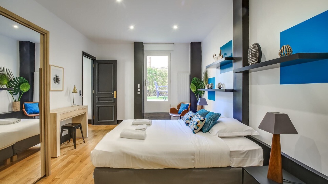 Photo of Bedroom in Republique–Point-du-Jour