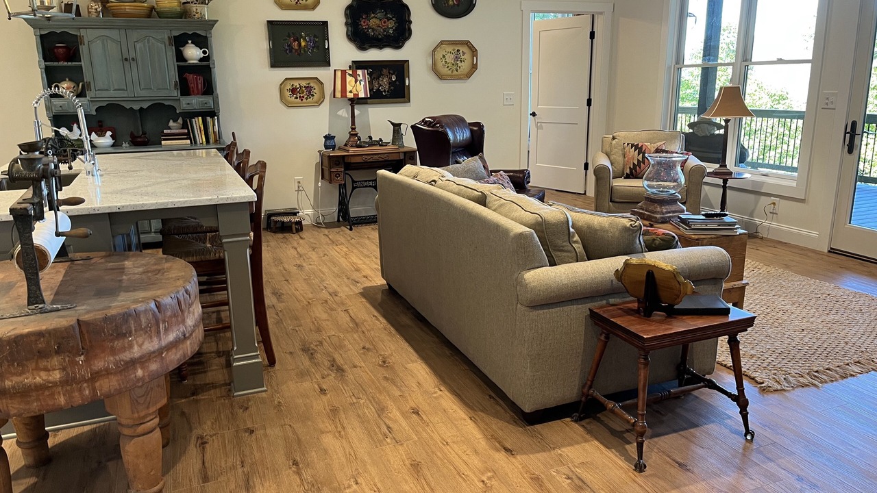 Photo of Livingroom in Eagles View