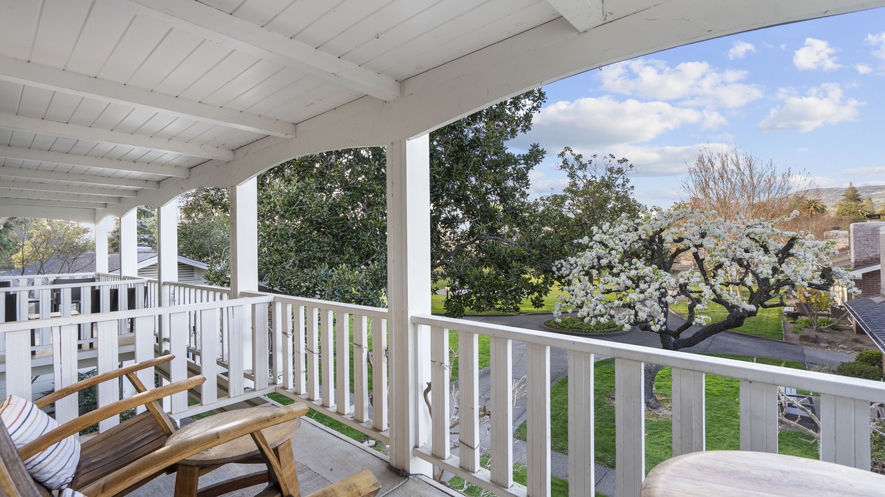 Photo of Patio Balcony in Vichy Springs