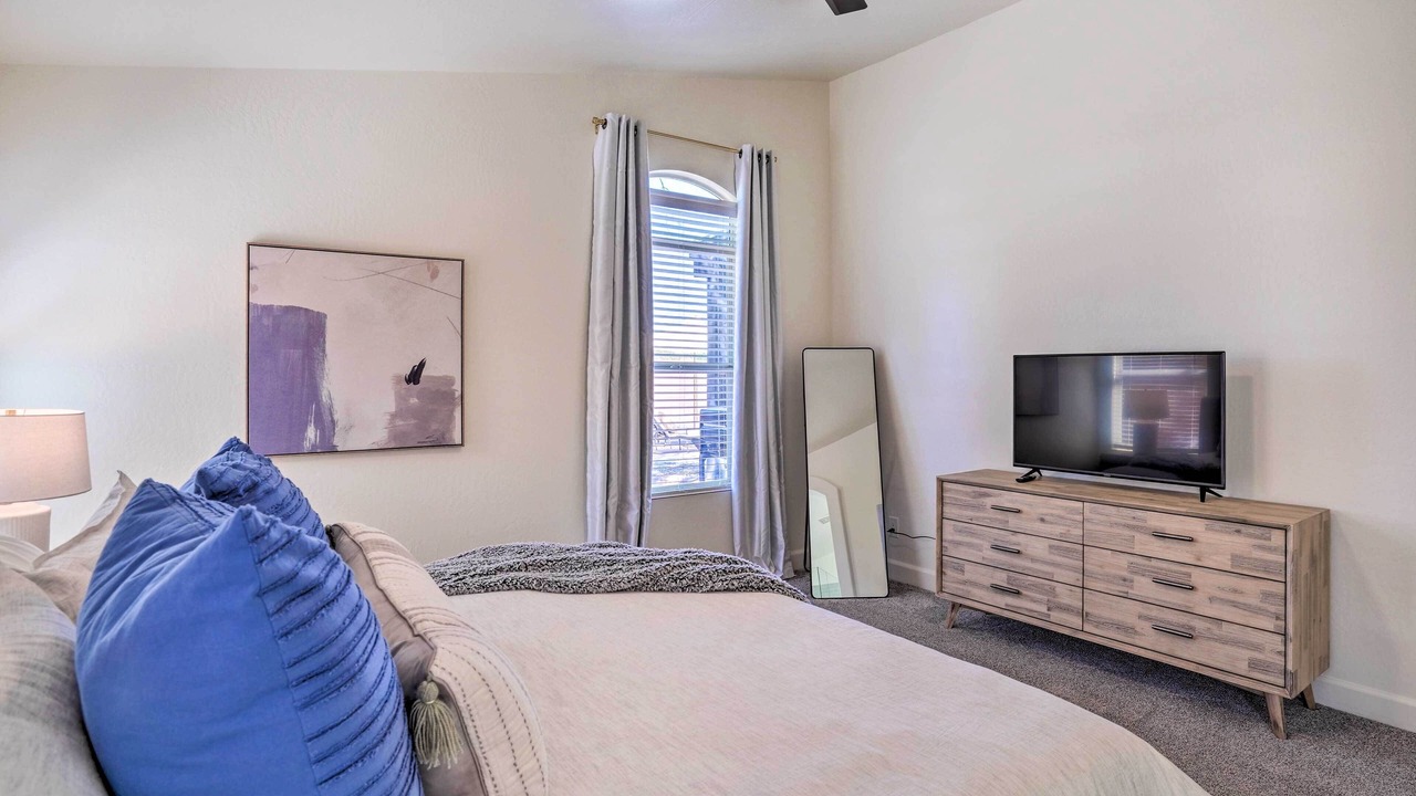 Photo of Bedroom in Paradise Valley Village