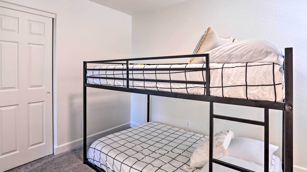 Photo of Bedroom in Paradise Valley Village