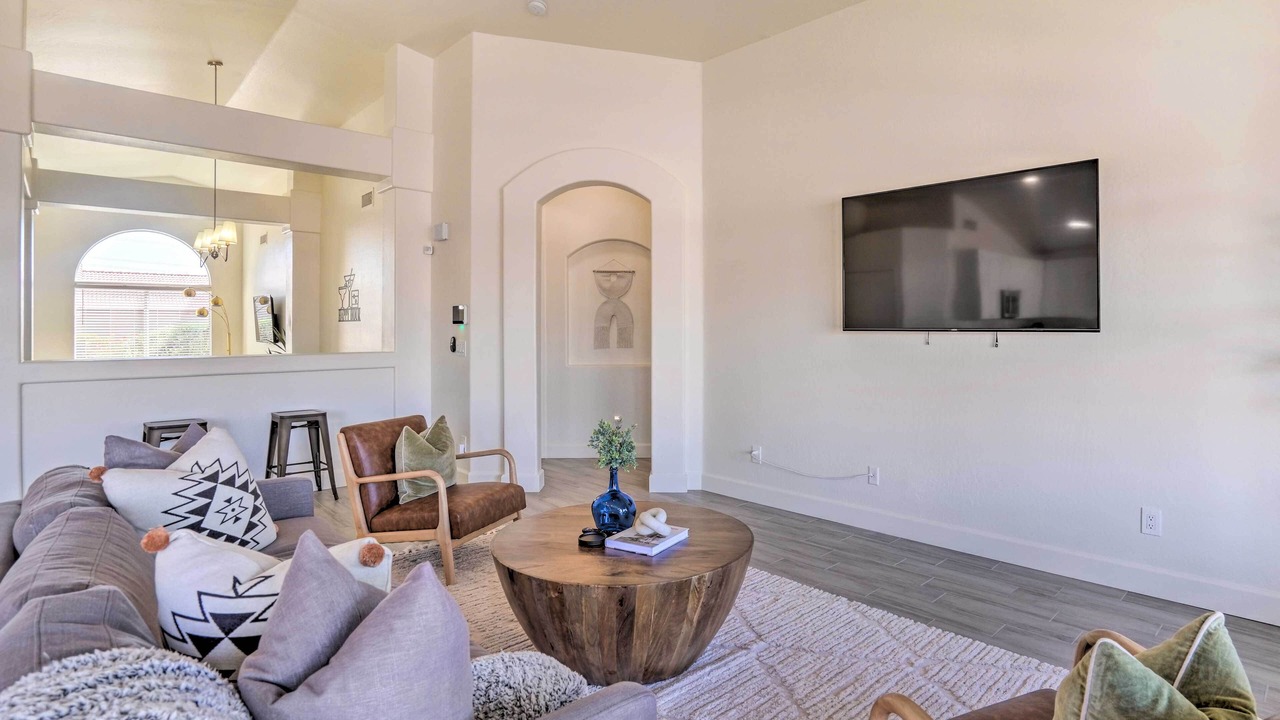 Photo of Livingroom in Paradise Valley Village