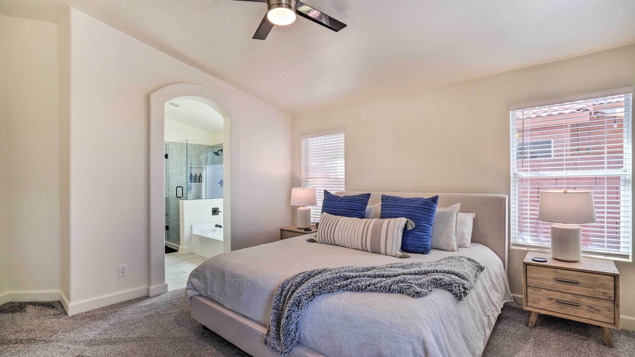 Photo of Bedroom in Paradise Valley Village
