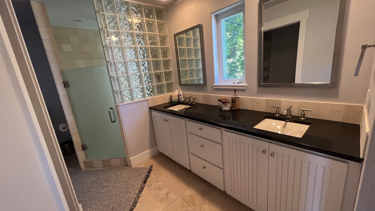 Photo of Bathroom in Oroville