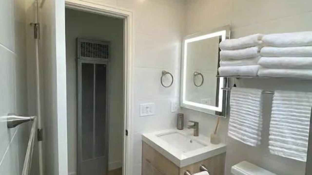 Photo of Bathroom in Edgemar - Pacific Manor