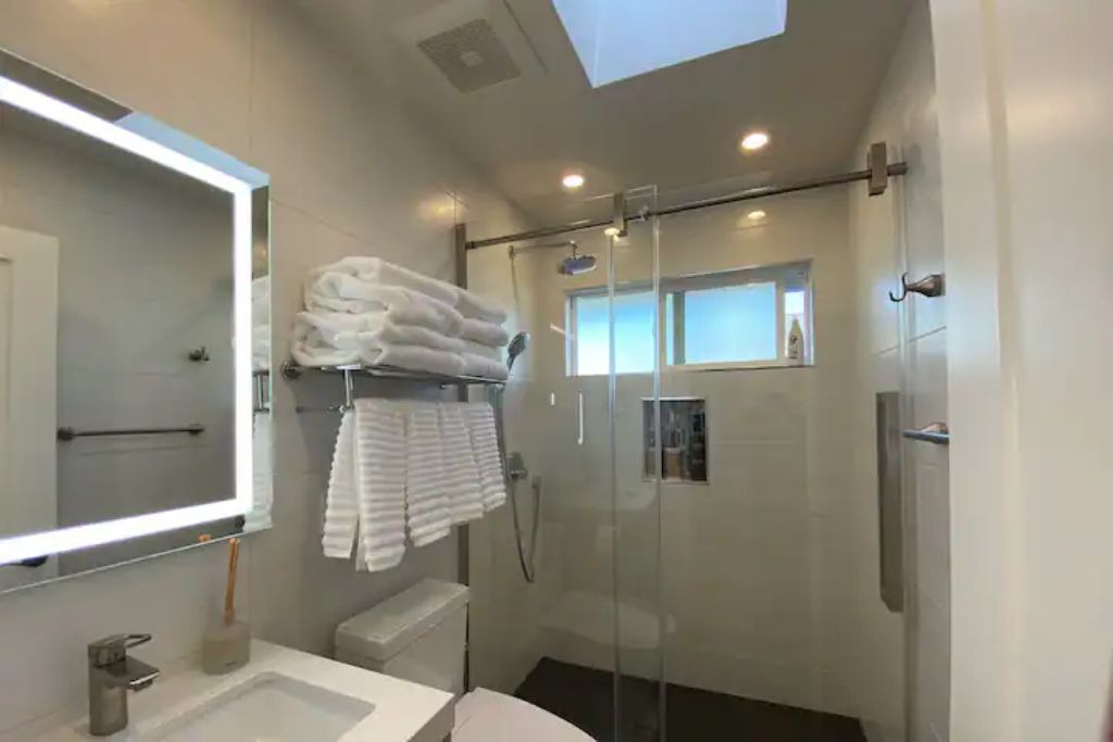 Photo of Bathroom in Edgemar - Pacific Manor