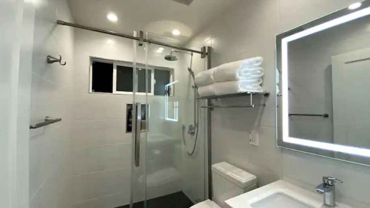 Photo of Bathroom in Edgemar - Pacific Manor