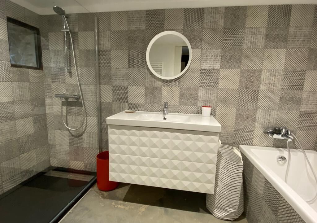 Photo of Bathroom in Murs
