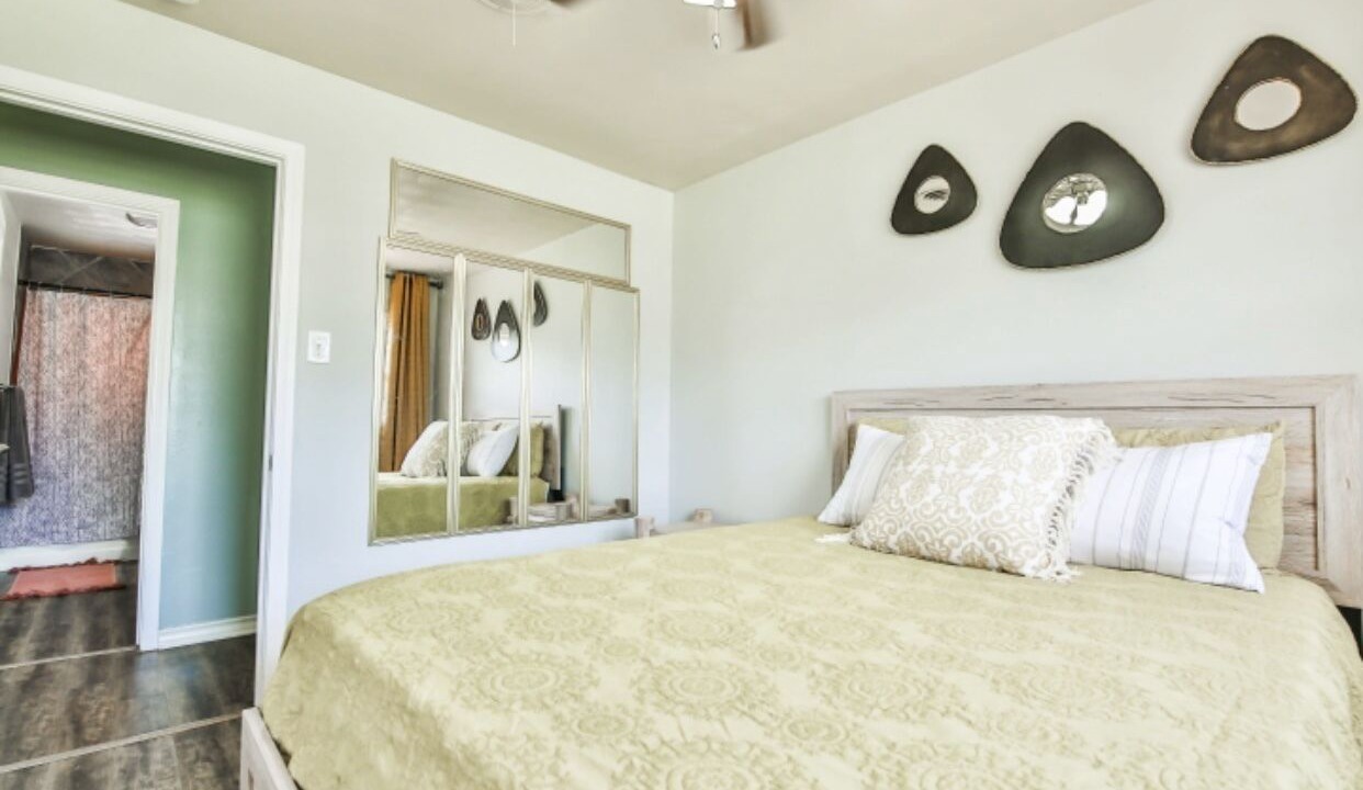 Photo of Bedroom in North by Northwest