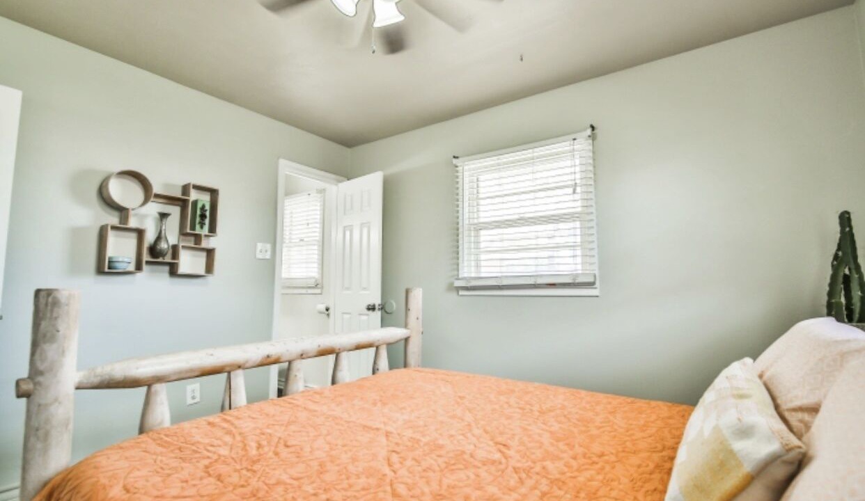 Photo of Bedroom in North by Northwest