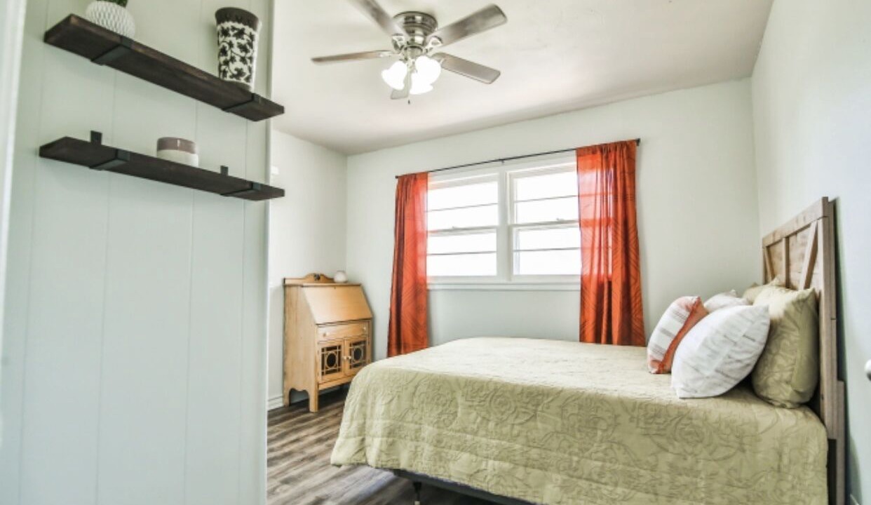 Photo of Bedroom in North by Northwest