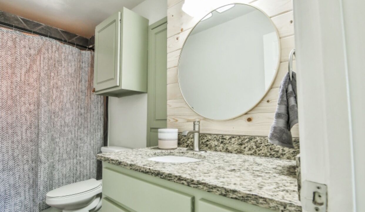 Photo of Bathroom in North by Northwest