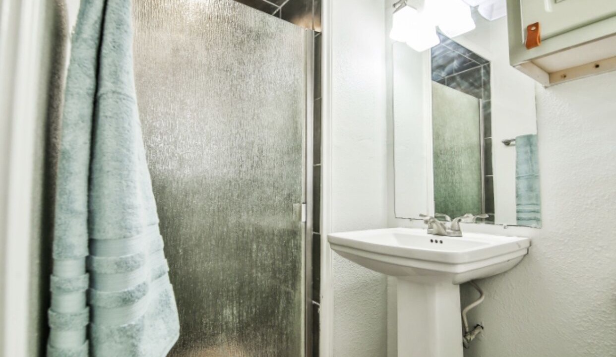 Photo of Bathroom in North by Northwest