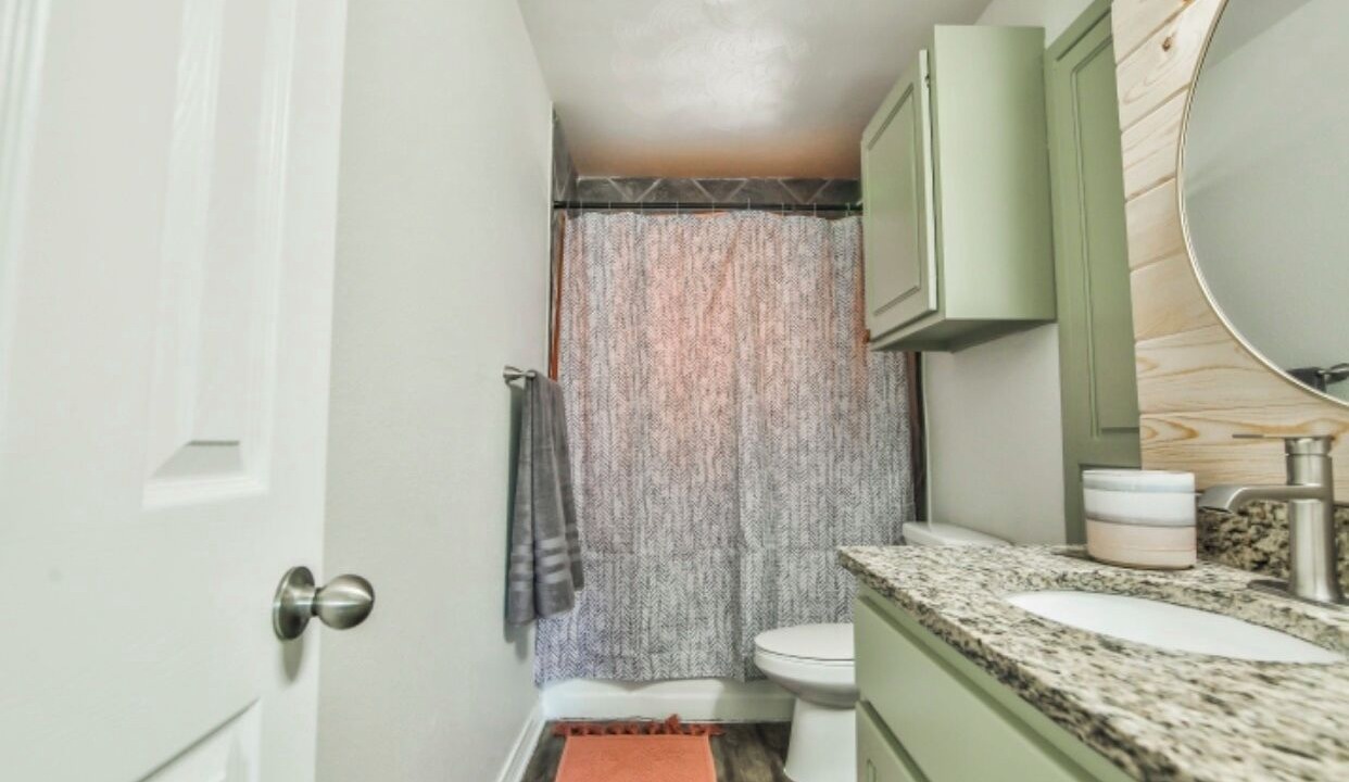Photo of Bathroom in North by Northwest