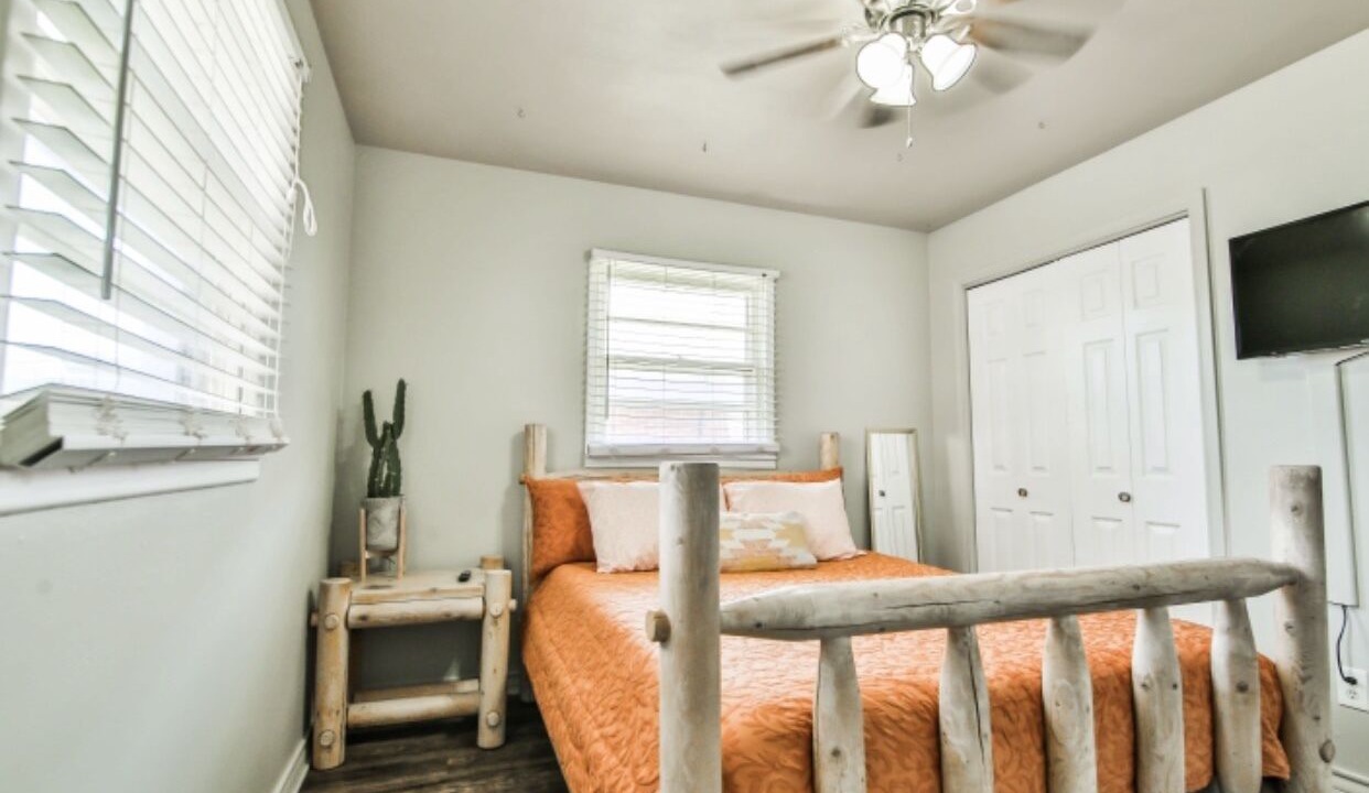 Photo of Bedroom in North by Northwest