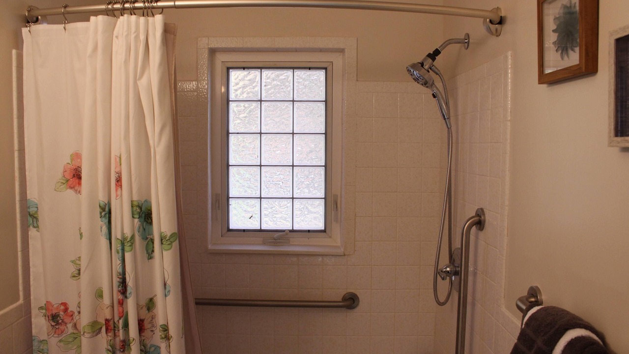 Photo of Bathroom in Lake Manuka