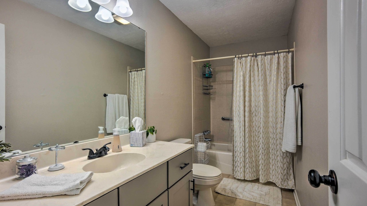 Photo of Bathroom in Wheeler Ridge